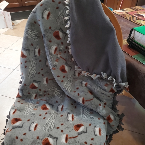 Handmade lap throw - Picture 2 of 2